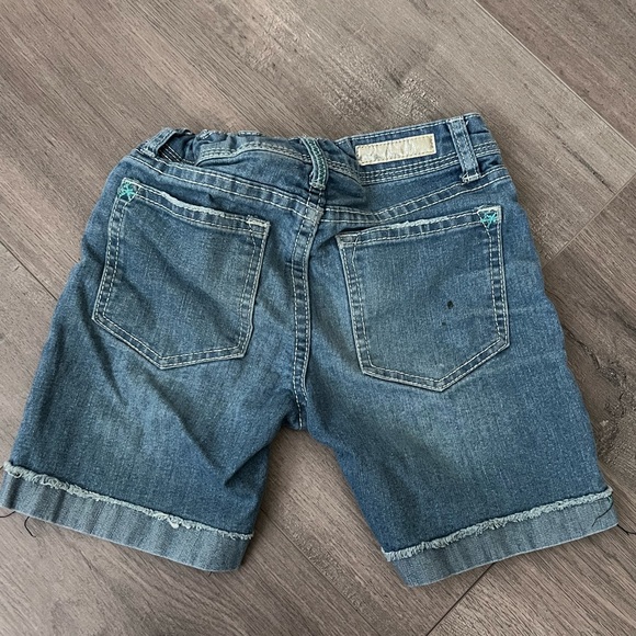 Tommy Bahama denim shorts. Girl size 7-8 - Picture 2 of 6